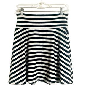 FOREVER 21 Black & White Striped Skater Skirt
